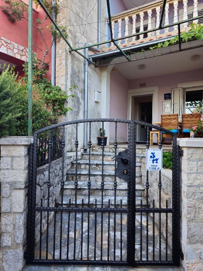 Apartman Lila Cunski Екстер'єр фото
