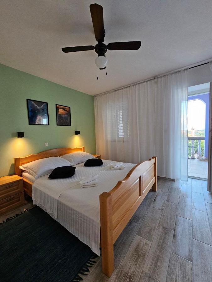 Apartman Lila Cunski Екстер'єр фото