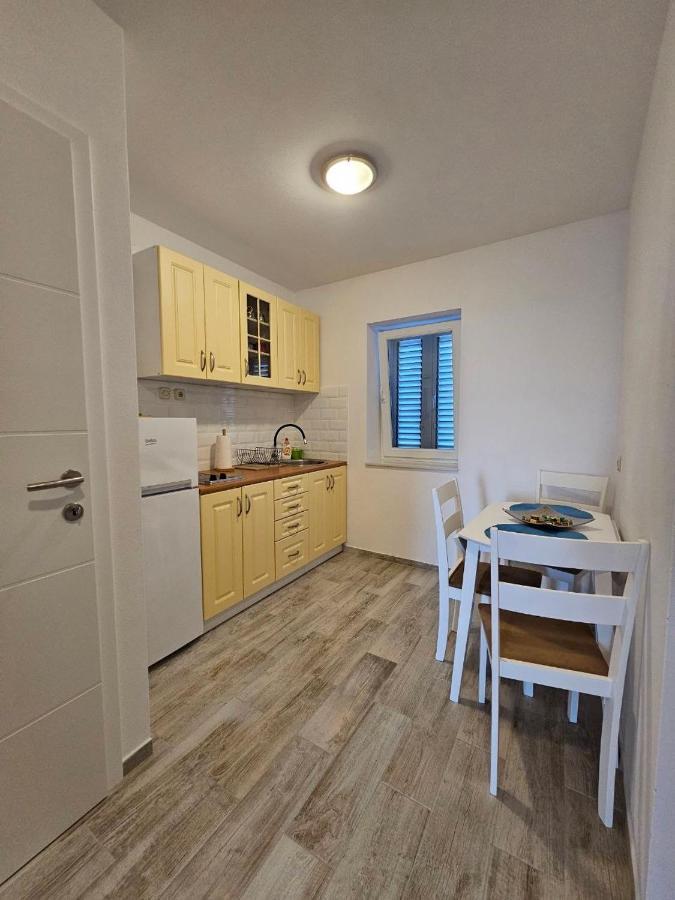 Apartman Lila Cunski Екстер'єр фото